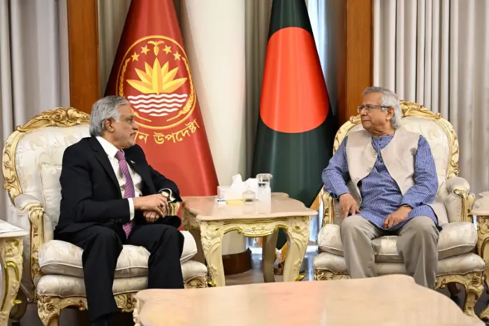 Ishaq Dar meets Muhammad Yunus in Dhaka